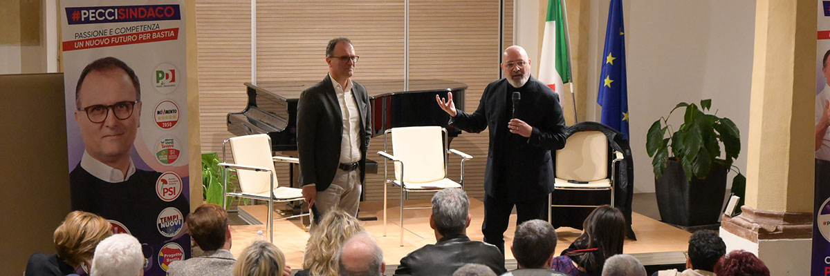 Erigo Pecci, candidato sindaco di Bastia Umbra, con Stefano Bonaccini, presidente del PD e dell'Emilia-Romagna